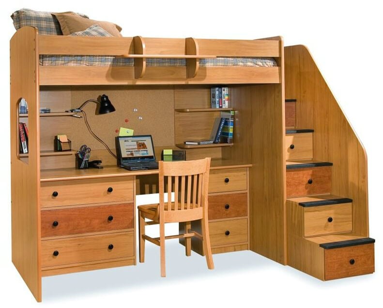 办公室双层床组合，下面有桌子，上面有床。