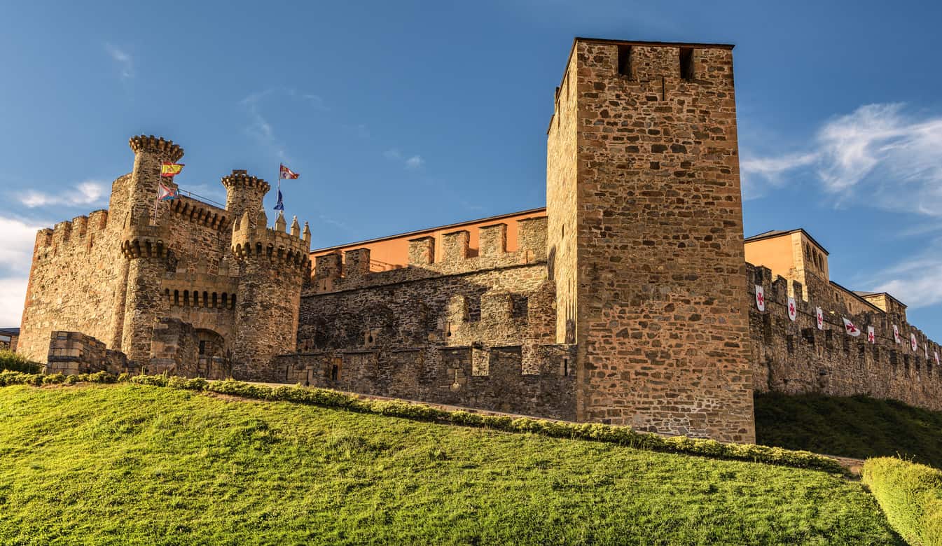 骑士圣殿骑士城堡在Ponferrada,西班牙