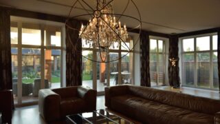 客厅与现代吊灯