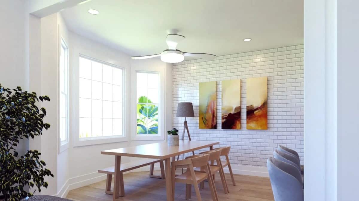 早餐角与多面板艺术品，木制餐厅，和一个凸窗，邀请自然光。