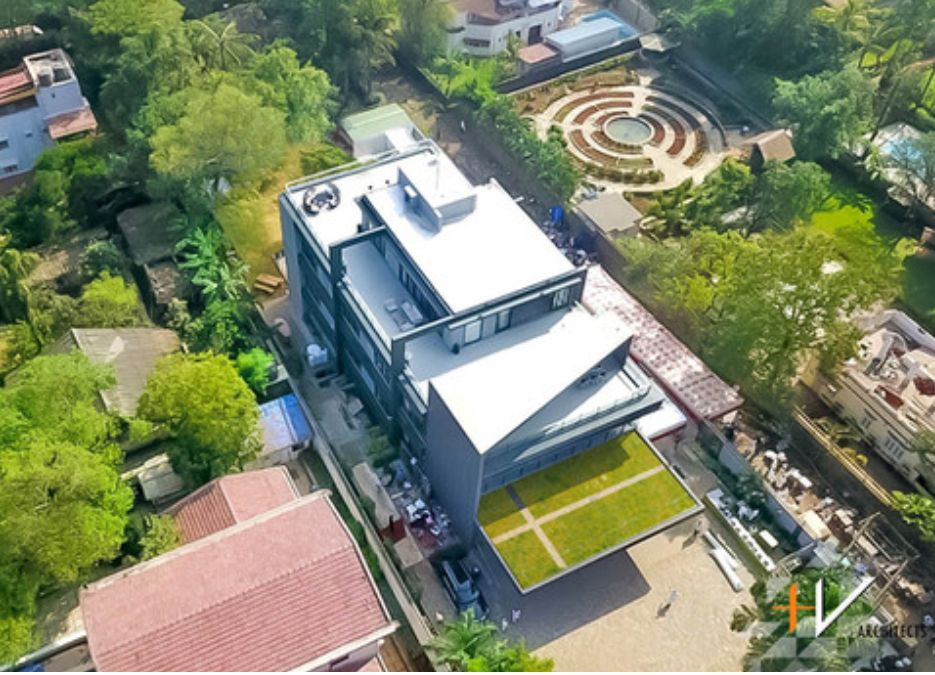传送门住宅,LONAVALA及其郁郁葱葱的环境的航拍。