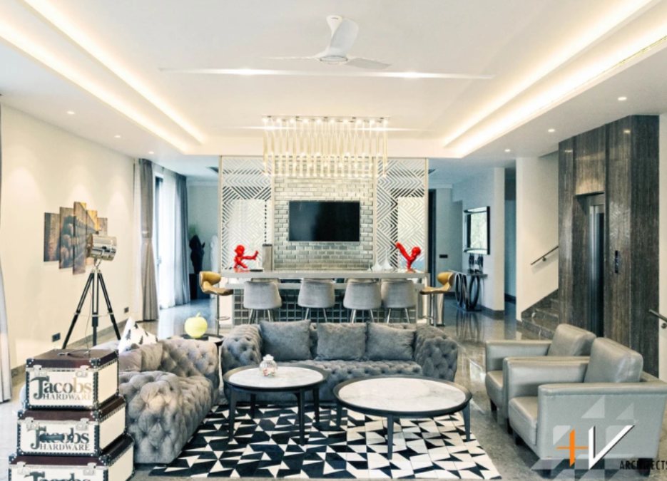 这是一张现代生活区的室内照片，里面摆满了家具和几何图案的地毯。
