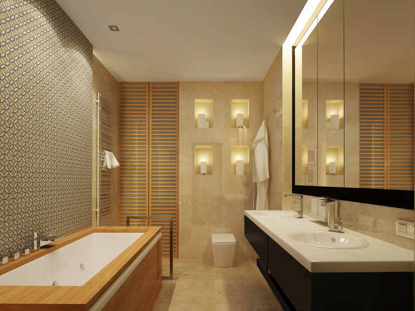 舒适的浴室搭配黑色和白色的梳妆台，天然木材浸泡浴缸框架在米黄色大理石的空间中。纹理复杂的墙壁位于浴室上方，后面有配套的木制百叶窗。