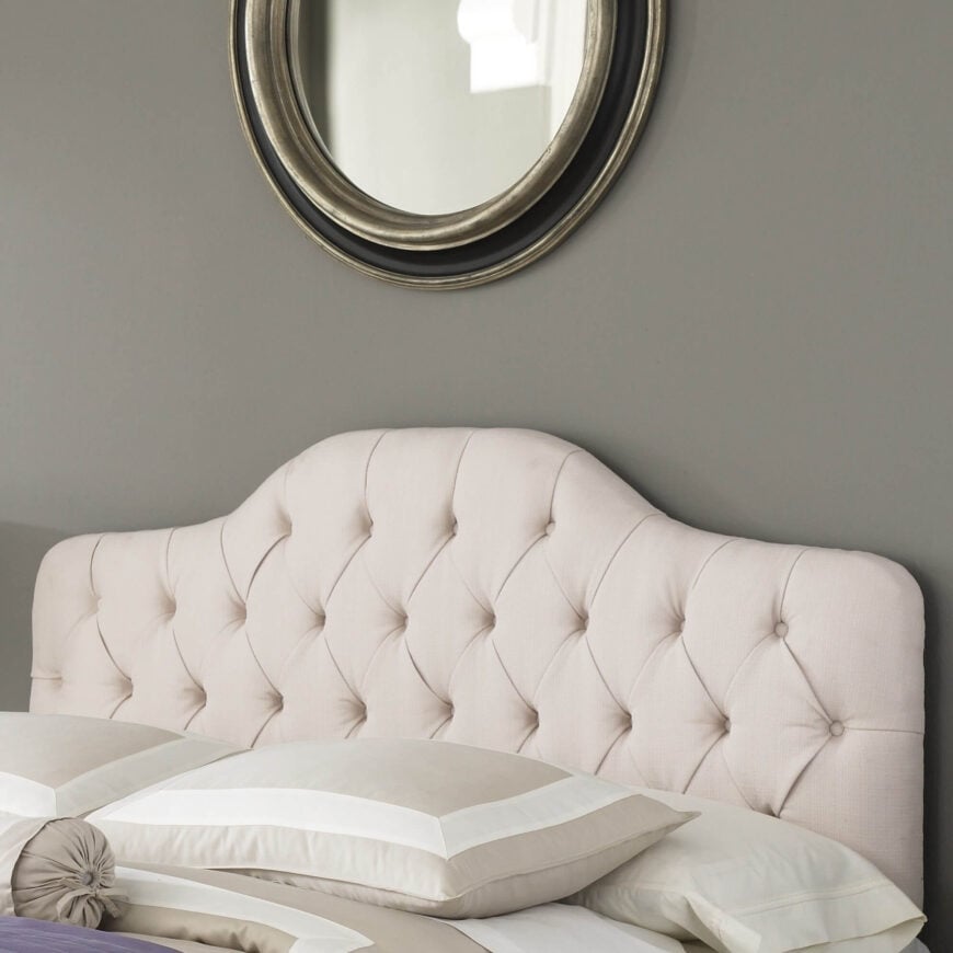 软垫床头板添加柔软，豪华和装饰触感。