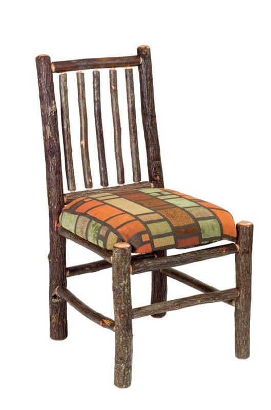 质朴的风格通过未经打磨的天然木材，粗糙的边缘和有趣的松散设计唤起田园的，老式的感觉。我们的特色椅子由“原木”风格的框架和有图案的软垫座椅组成。