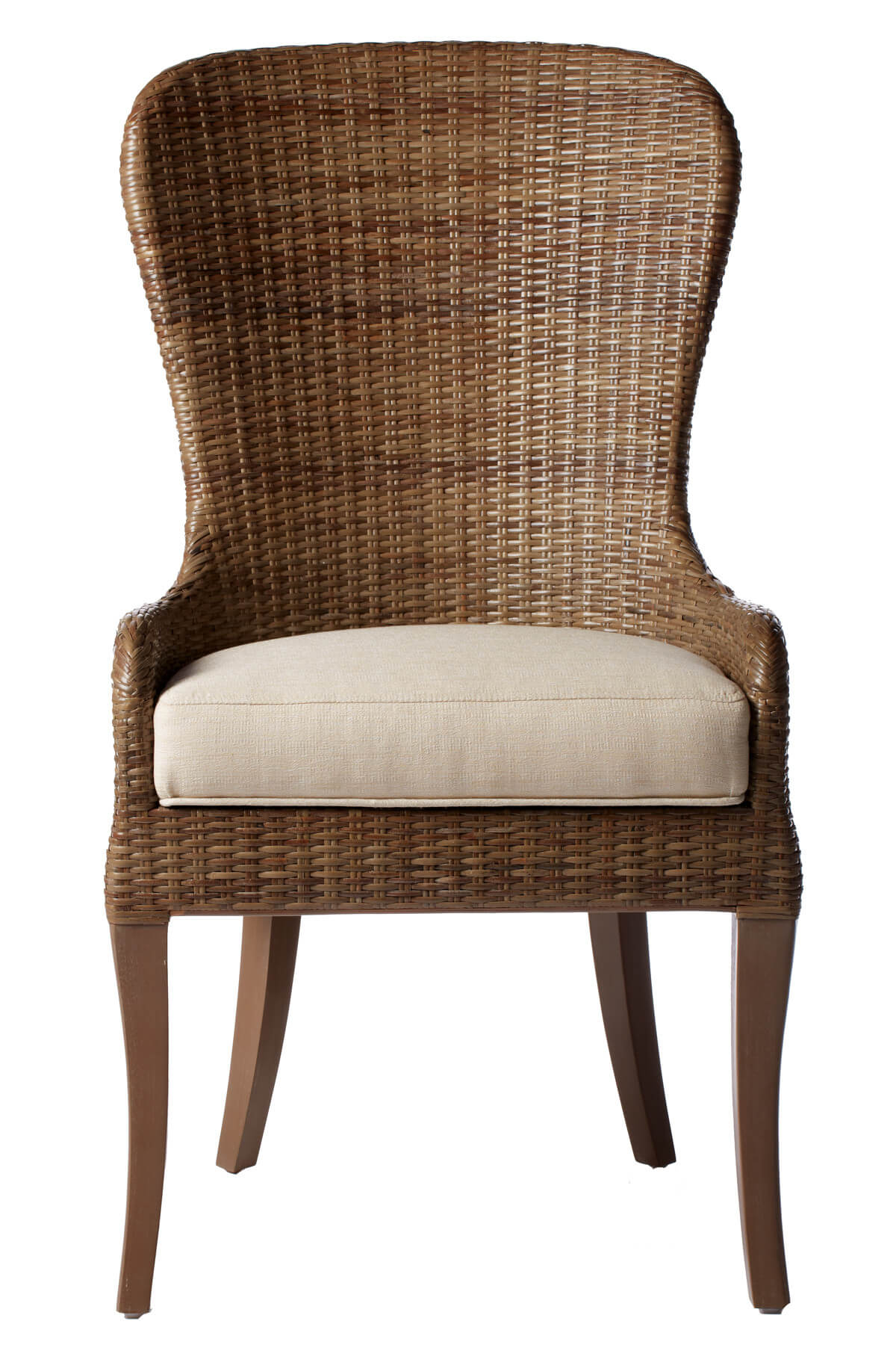 柳条框架最常见于用于庭院的餐椅上，但根据建造质量和风格，这种耐用的材料也可以达到豪华的上层。我们的特色示例展示了混合木材和柳条设计，带有软垫坐垫。