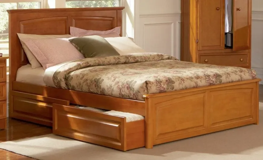 皇冠造型和现代平方英尺是最好的这个平台床上的细节。床下的两到四个抽屉是可选的,可以很容易地转移到床的外观变化。乡村古董胡桃木完成给这块禁欲主义的光,亮眼。