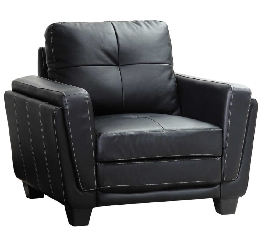 这款当代设计的俱乐部椅采用黑色皮革，以白色针脚为特色，形成微妙的对比和质感。四四方方的框架垫厚缓冲。