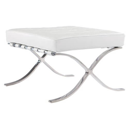 一个简单的用软脚凳上镀铬的钢铁基地,簇绒垫。完美的脚凳,或额外的座位!