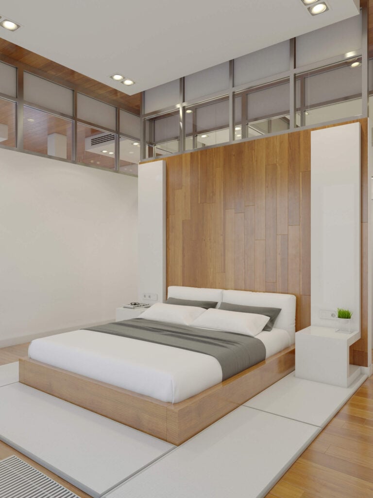 一对光滑的白色面板上的丰富的木材分隔墙兼作床头柜。