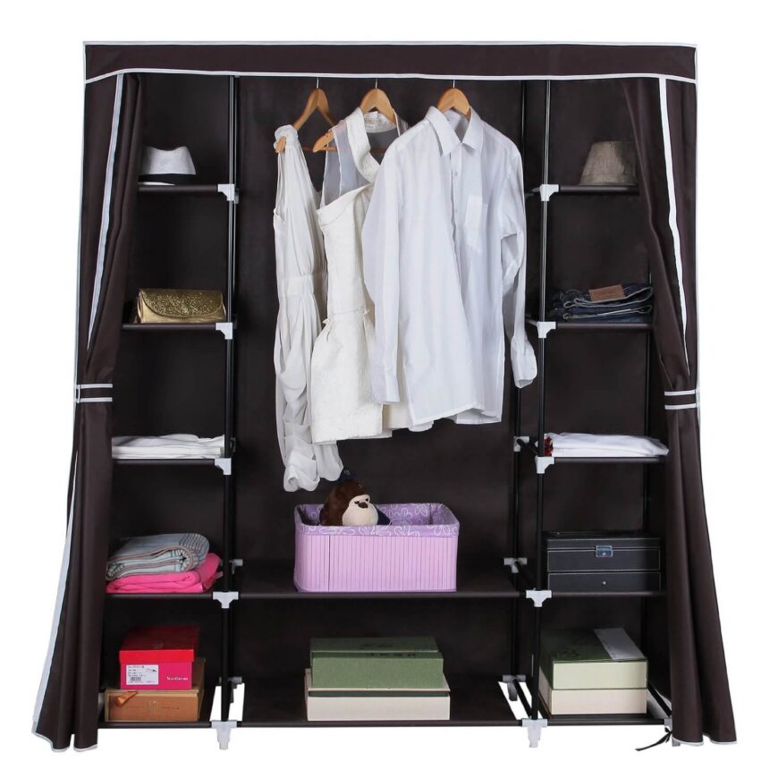 这种便携和可折叠的存储解决方案可以是一个单独的衣柜，也可以作为一个壁橱存储解决方案。