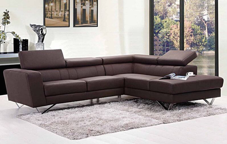 我们喜欢时髦、现代的组合家具，这一套也不例外。头部靠垫可以倾斜以获得最大的舒适，而躺椅休息区增加了一层放松，这是标准沙发无法比拟的。