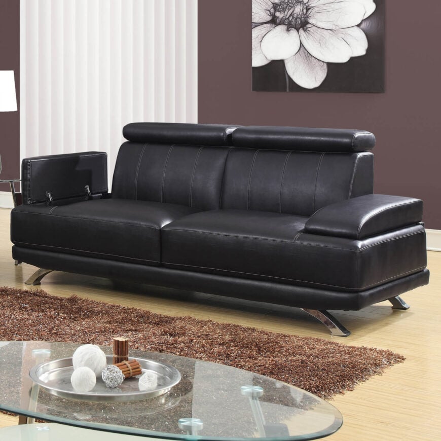 这款现代设计的沙发拥有独特的存储元素，翻转扶手隐藏了下面丰富的存储空间。简洁的线条和优雅的造型让这款沙发在任何当代的男人窝里都很有家的感觉。