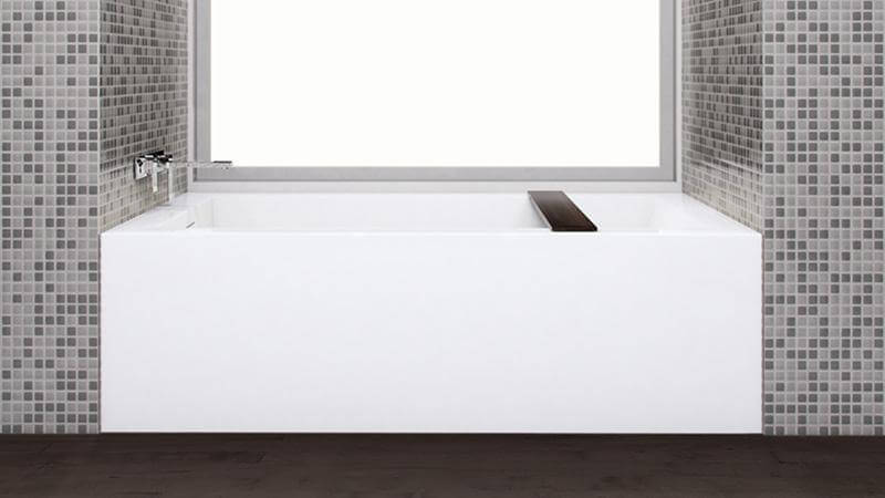 这种独特的更换型号类似于BC12浴缸和淋浴设计，但非常适合有小孩或老年家庭成员的家庭，并配有一个文革色的浴缸球童。