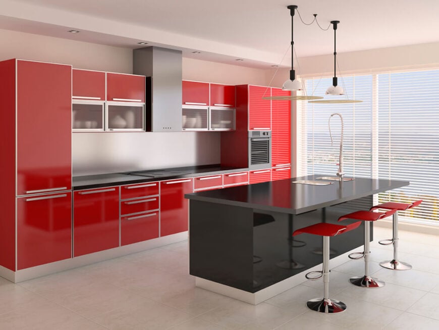 现代矩形厨房的3d效果图，有醒目的红色橱柜和光滑的黑色餐厅吧台。右边宽阔的窗户有细长的百叶窗，可以关闭以保护隐私。