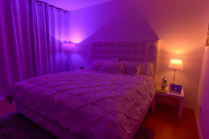 正如你所看到的，SmartFx灯泡可以把一个几乎没有装饰的房间变成一个令人兴奋和身临其境的空间!