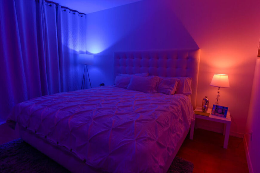 如果您准备好入睡，但您的伴侣不是，SmartFX灯泡是一个完美的解决方案，可以在房间的一侧保持亮度的光线，而另一个人试图睡觉的人没有进攻灯。只是另一个例子，如何SmartFx智能灯泡是方便和舒适的终极照明设备!
