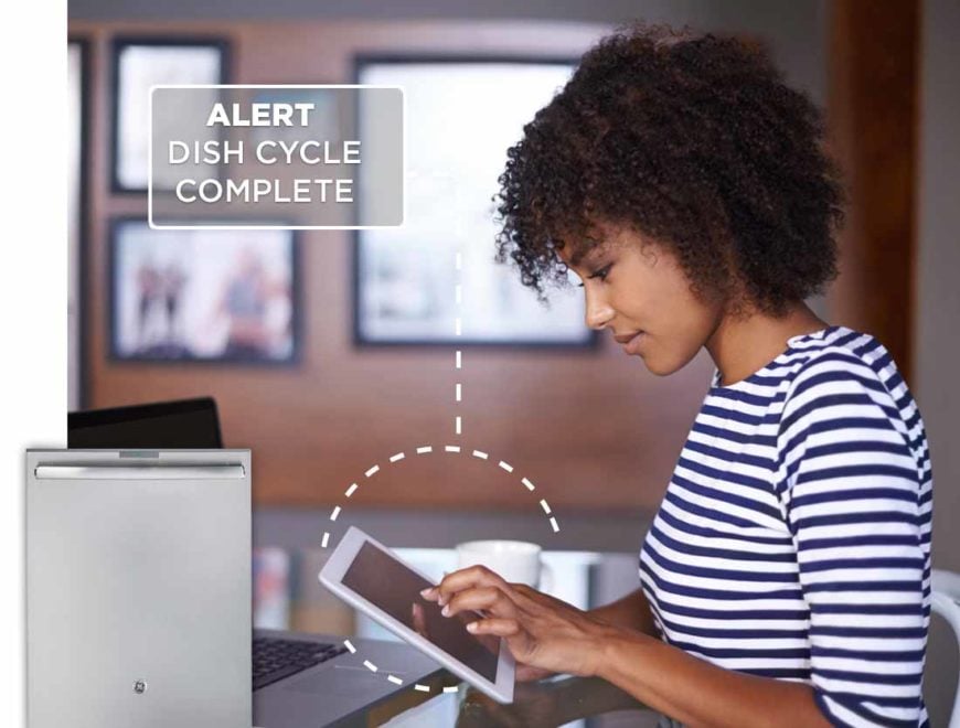 这不仅是一个光滑的装置，隐藏的控制，出现在您的厨房橱柜之间尽可能不引人注目，它是另一个创新的设备，旨在与通用电气的厨房应用程序为您的智能手机。从家里或外面的任何地方获取洗涤周期的警报，设置计时器，并控制洗碗机。你会惊讶地发现它经常会派上用场。