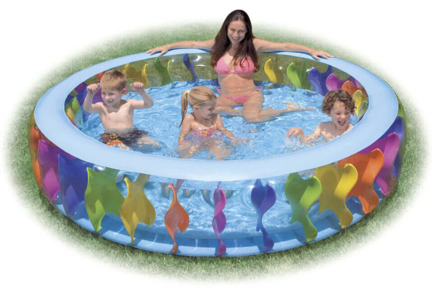 这是充气泳池的放大版。这对大一点的孩子很好，或者同时有多个孩子。它有一个有趣和丰富多彩的设计，使这个游泳池吸引孩子们。