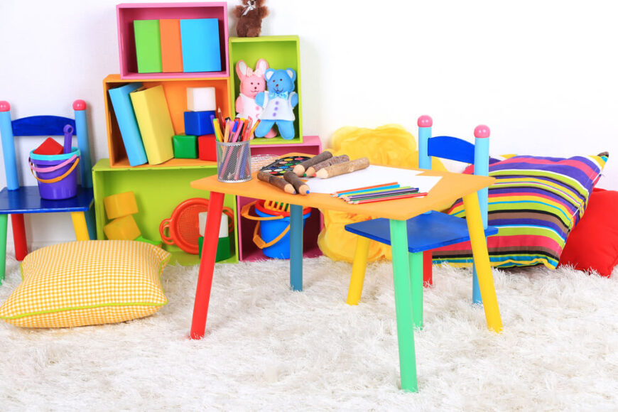 这个色彩鲜艳的空间非常适合年幼的孩子。明亮的颜色和玩具会吸引他们，在那里他们可以介绍到书。