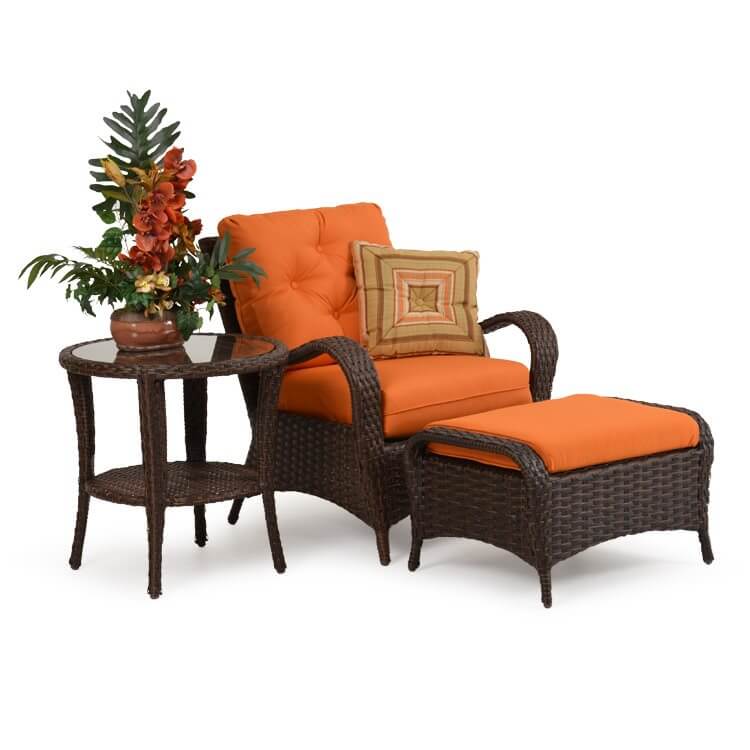 露台扶手椅与配套的脚凳(棕色和橙色)