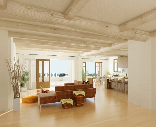 自然光流进白色大房间，配有现代沙发，面对着通往室外露台的法式门。该空间还包括一间带早餐吧台、硬木地板和倾斜天花板的裸露横梁的厨房。