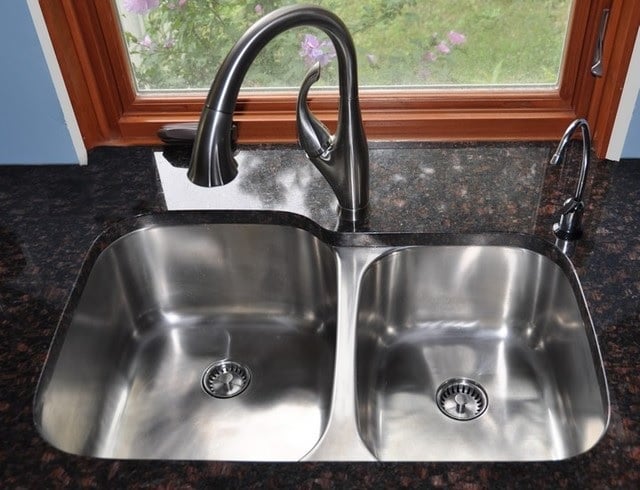 双碗厨房水槽图像