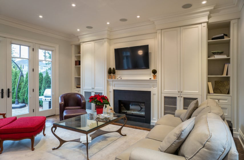 混合旧英格兰风格的客厅是经典的英式设计和现代装饰的融合