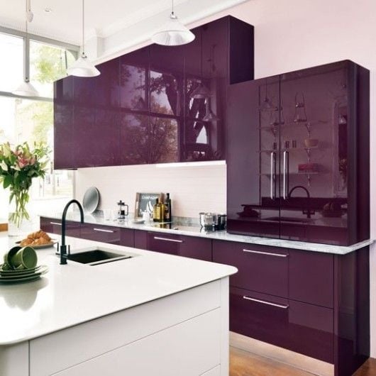 紫色的厨房彩色图像