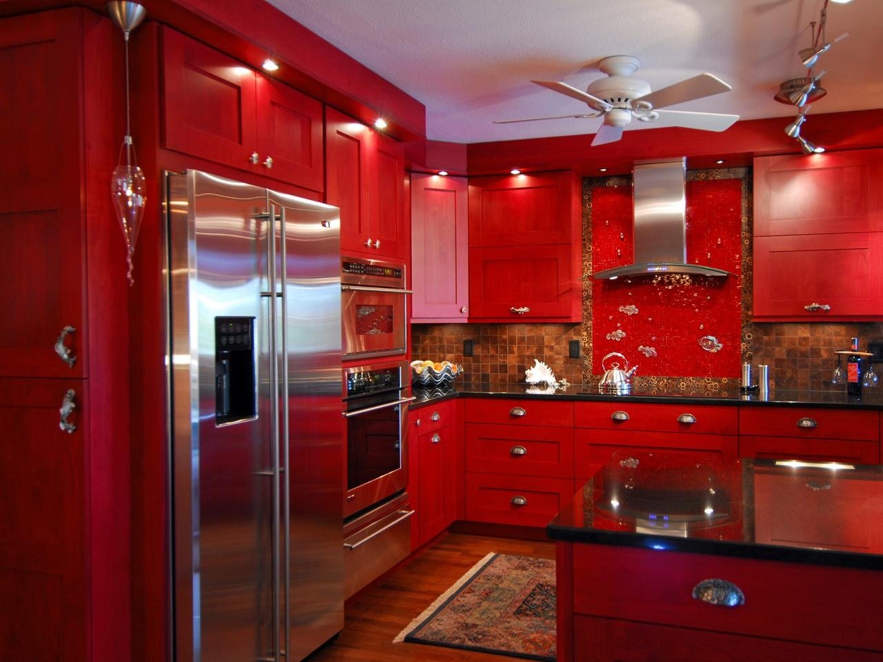 红色厨房彩色图像