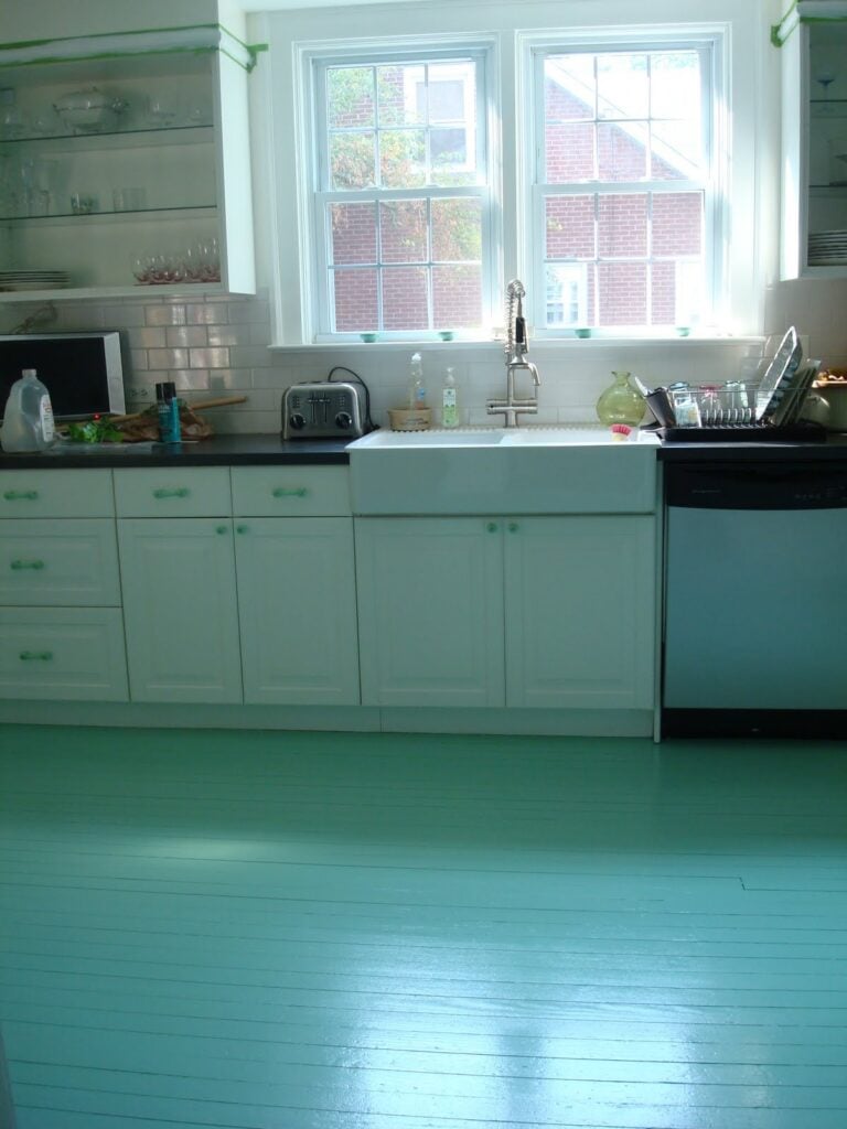 蓝绿色厨房地板形象