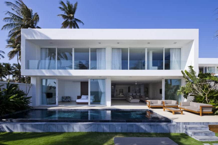 MM建筑事务所创造了令人惊叹的热带海滨“海洋”别墅