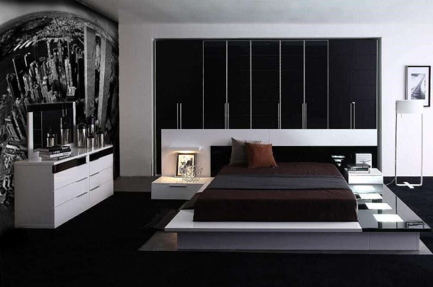 现代黑色主卧室设有高架床，黑色室内壁纸和黑色地毯地板。