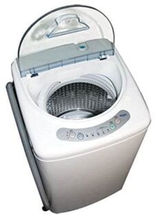 便携式白色洗衣机，三个水位和三个洗涤周期。