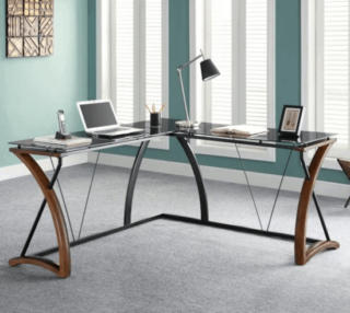 木质和玻璃L型办公桌，黑色金属框架和黑色钢化玻璃台面。