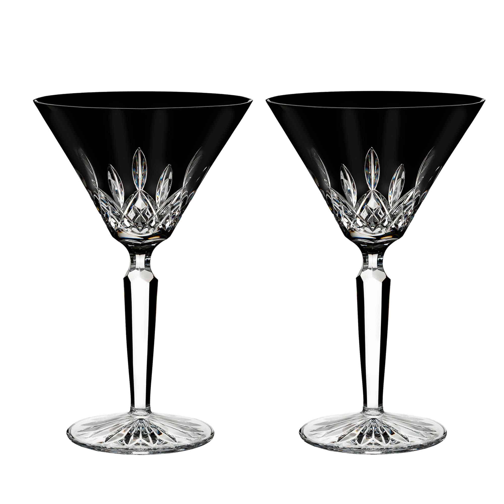 黑色马提尼酒杯与铅晶体材料。