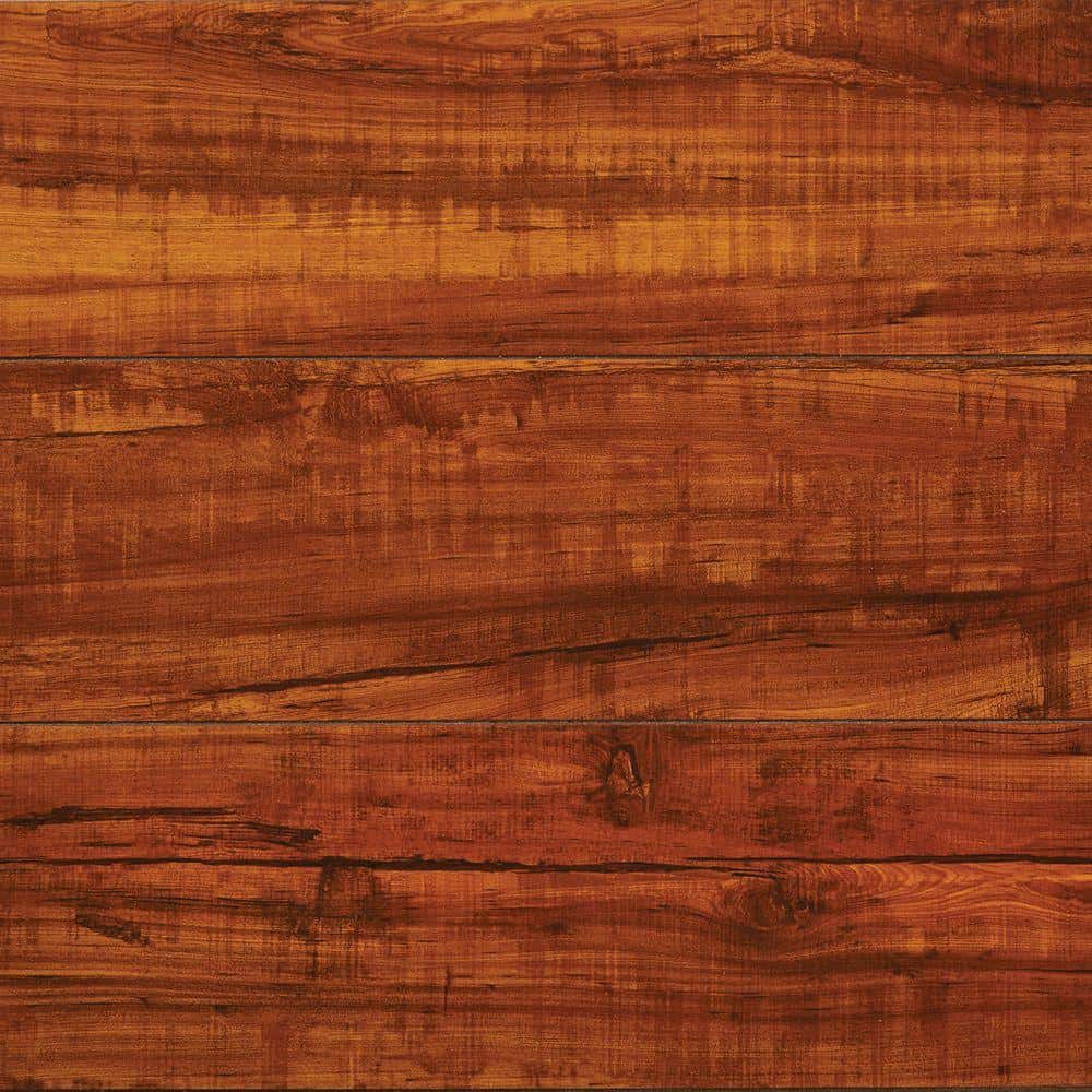 经典的山核桃木纹地板，表面光滑。