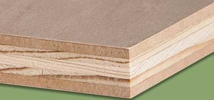木材核心是由两薄单板的每一面和一个厚的核心。