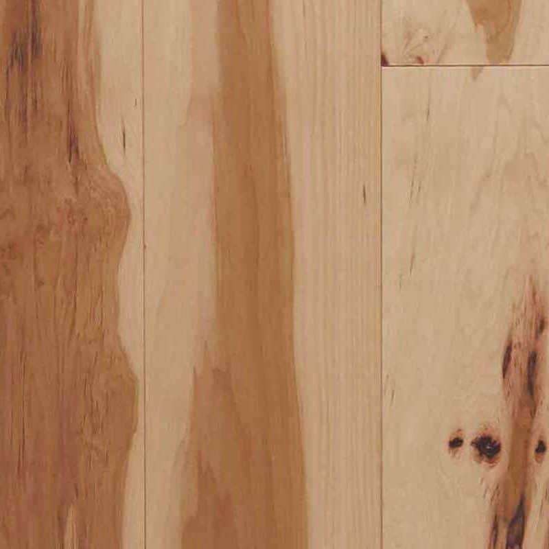 中性色调的实心硬木地板。