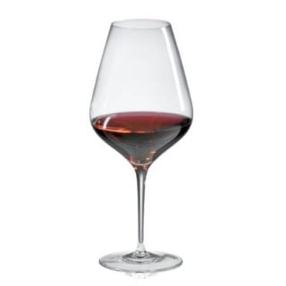 赤霞珠红酒玻璃光滑界面又高又苗条。