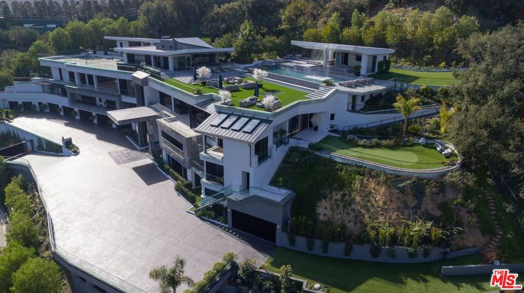 3.1万平方英尺鸟瞰图位于洛杉矶的巨型豪宅