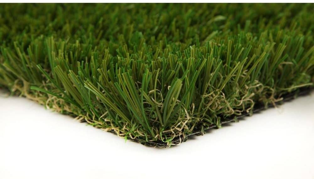 人造草地毯在自然的绿色窗帘。