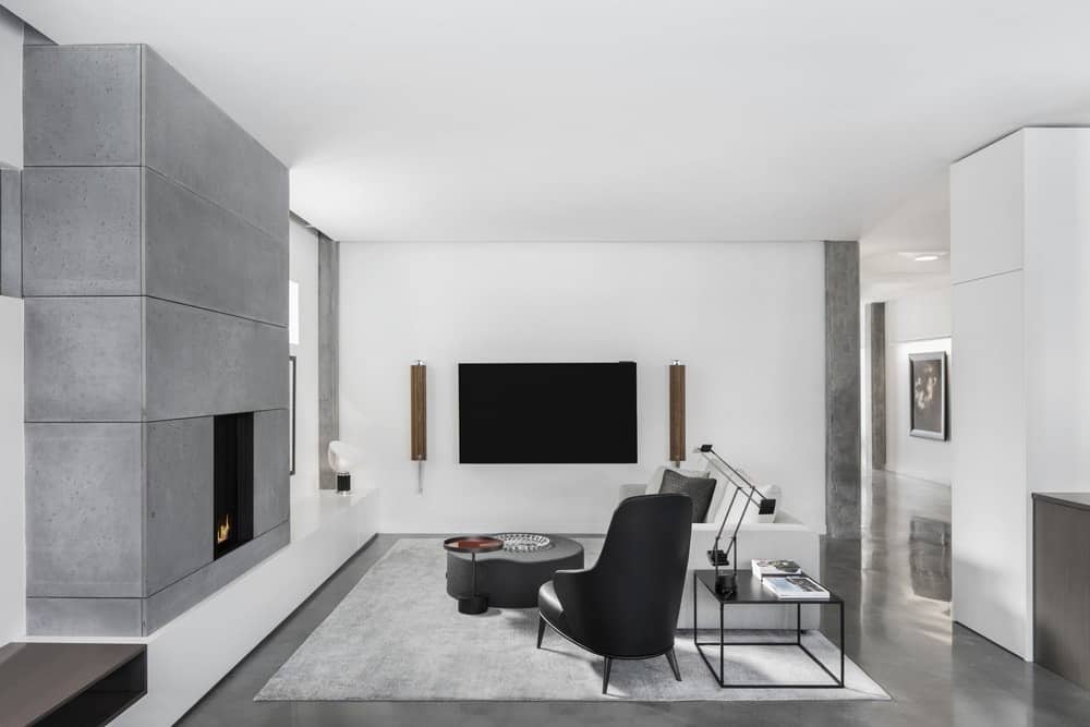 混凝土和黑色的客厅有一个极简主义和超现代的设计