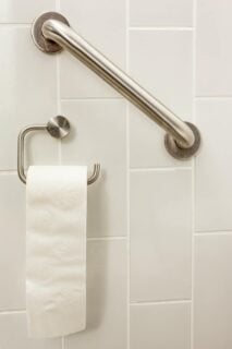 浴室厕纸卷上方的安全条