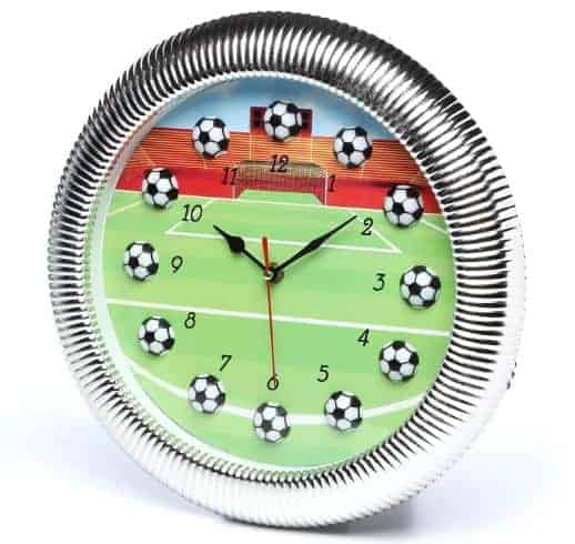 银框足球主题时钟。