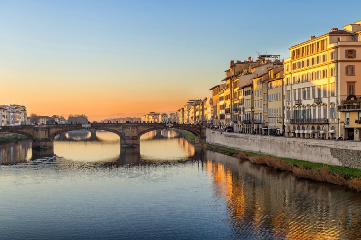 意大利佛罗伦萨文艺复兴时期的圣特里尼塔桥，世界上最古老的椭圆拱桥