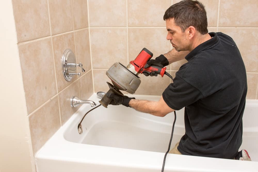 螺旋钻是用来清除头发和其他污垢从你的下水道非常容易。