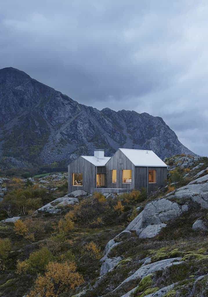木屋:有木质外观的小屋它提供了一个令人惊叹的全景山。