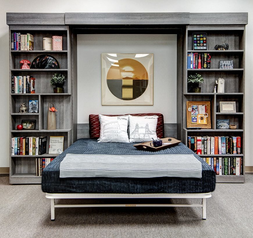 墙床设置为床，两侧有书架。