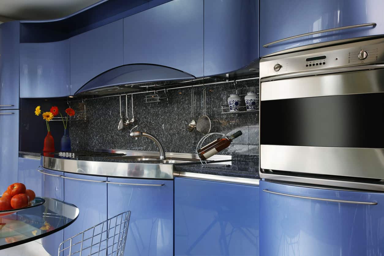 现代紧凑的蓝色厨房内饰
